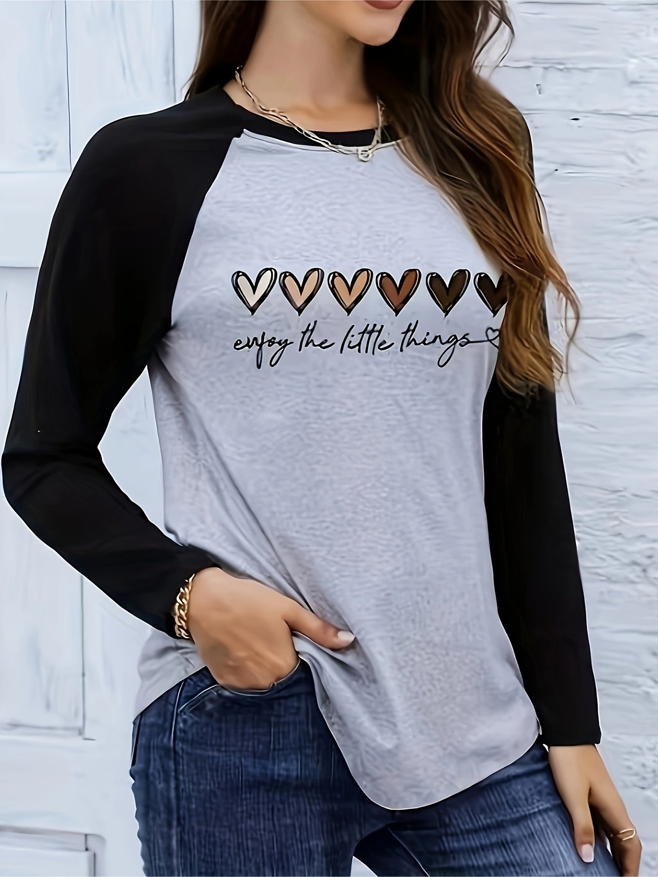 Camiseta con bloques de color y estampado de corazones, elegante top de manga larga para primavera y otoño, ropa de mujer