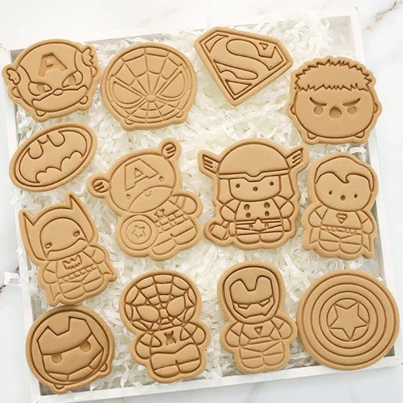 Disney-cortador de galletas 3D, herramientas para hornear, Spidermans, Hulk, Ironmans, Capitán América, DIY, versión Q, 8 unidades por juego